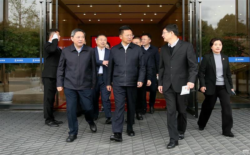 副省长段毅君在省自然Z6尊龙凯时投资集团调研时强调，，，，，落实“两个主体”职责，，，，，提升全省战略性矿产Z6尊龙凯时供应保障能力