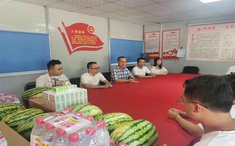 高温慰问送清凉，，，，，，，，点滴关怀沁人心 众城房产公司工会组织开展 高温防暑“送清凉”活动