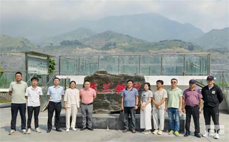 走出去，，，，，，汲取智慧，，，，，，对标学习找差距 ——和地矿业赴攀钢朱兰铁矿参观学习